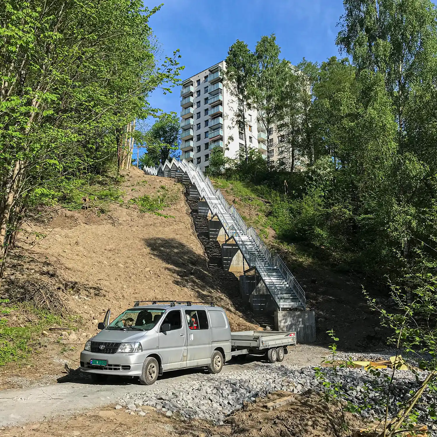 Haneborg Gruppen AS på jobb for å få ferdig Skibakketrappa i 2018.