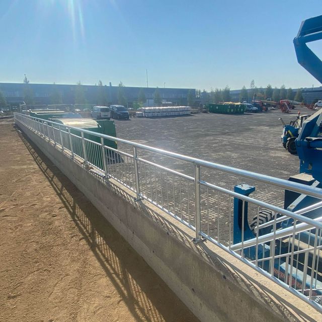 Lavt rekkverk, industri.